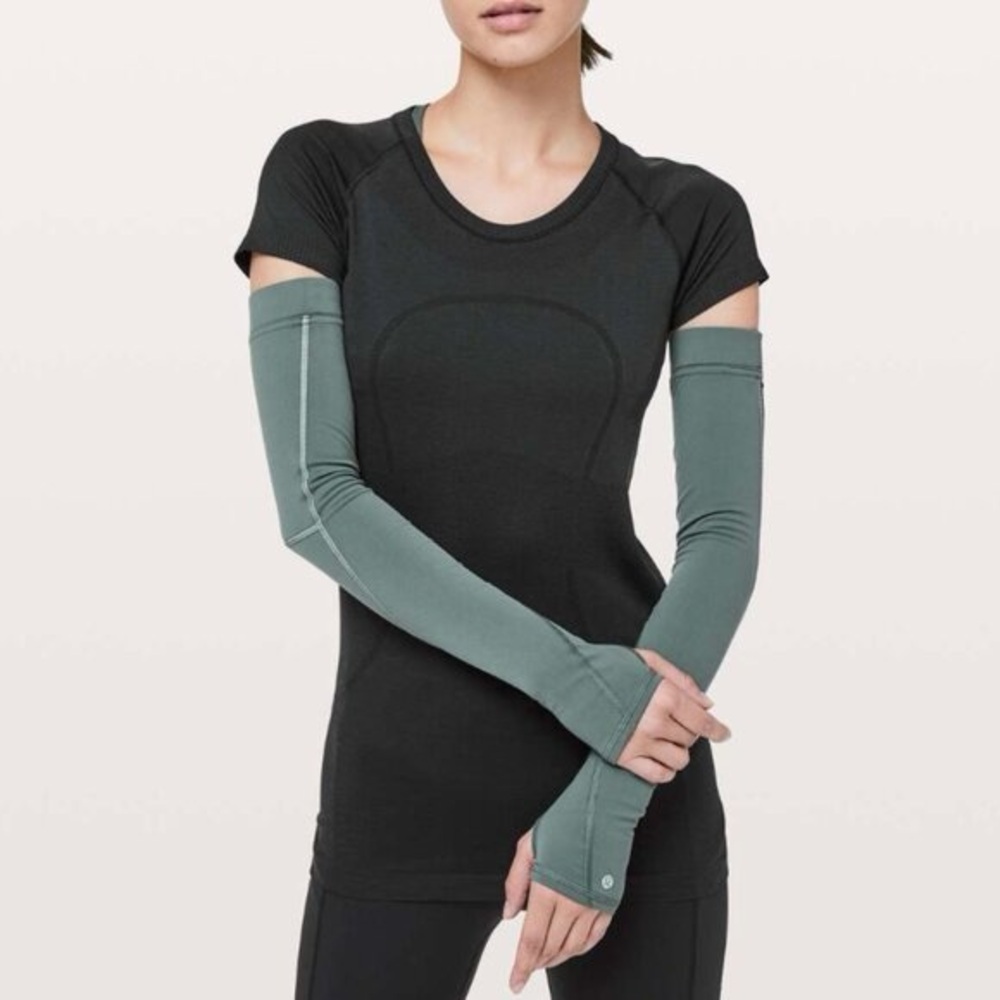 Lululemon In A Flash Armwarmer Running Sleeves Sea Steel